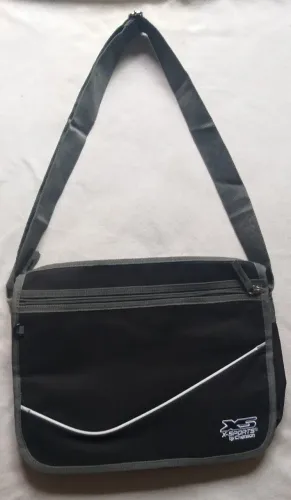 Bolsa reforçada para notebook, marca xs (x-sports by chenson), acolchoada, cor pre