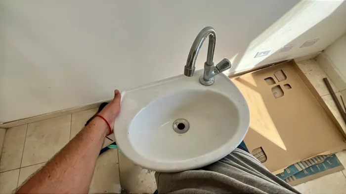 Pia de banheiro/lavabo e torneira