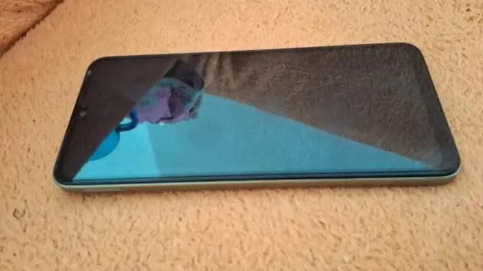 Celular sem marca de uso