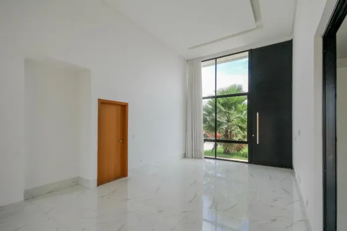 Casa de Alto Padrão com 4 Suítes e Piscina para Aluguel no Portal do Sol Green em Goiânia