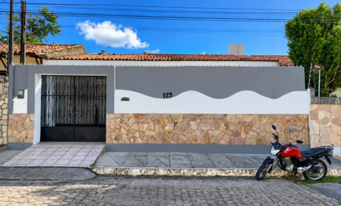 Casa para Alugar em Maceió | Ampla e Bem Localizada | R$ 3.200