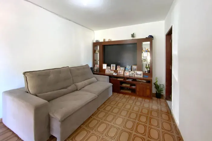 Casa à Venda - Ermelinda, 2 Quartos, 360 m2