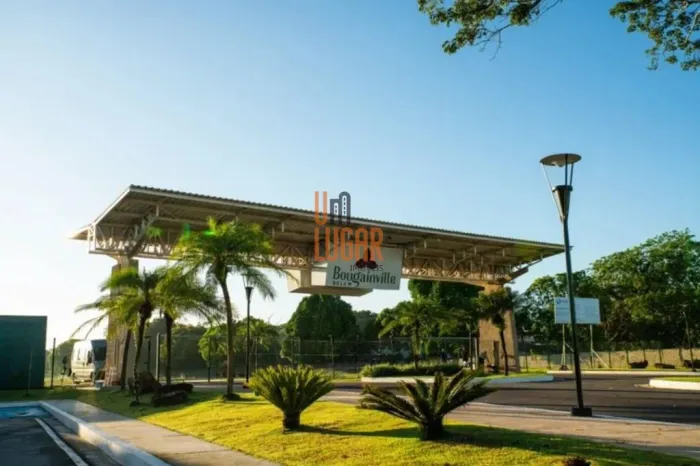 Um Lugar Imoveis vende: Lote no Condomínio Bougainville com 160m² na Rodovia Augusto Monte