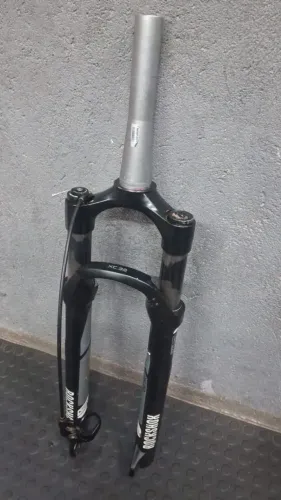 Suspensão rockshox com trava  no Guidon 