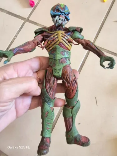 Boneco Iron Maiden - Eddie - Neca - The Final Frontier