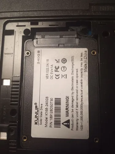 SSD 240 GB / Memória RAM 4 GB