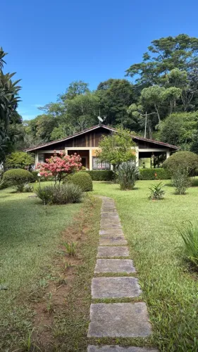 Casa de condomínio para venda possui 220 metros quadrados com 3 quartos