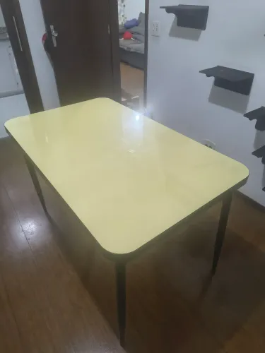 Mesa de jantar retrô
