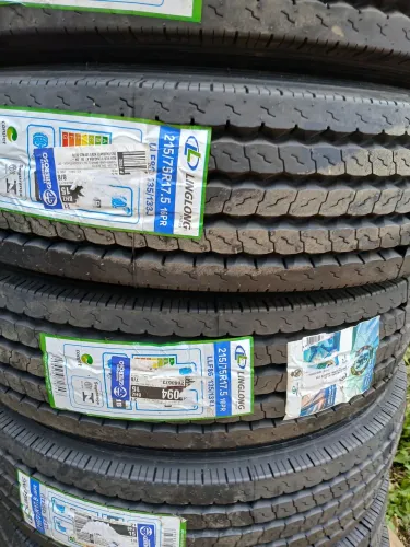Pneus 215 75 R 17, 5