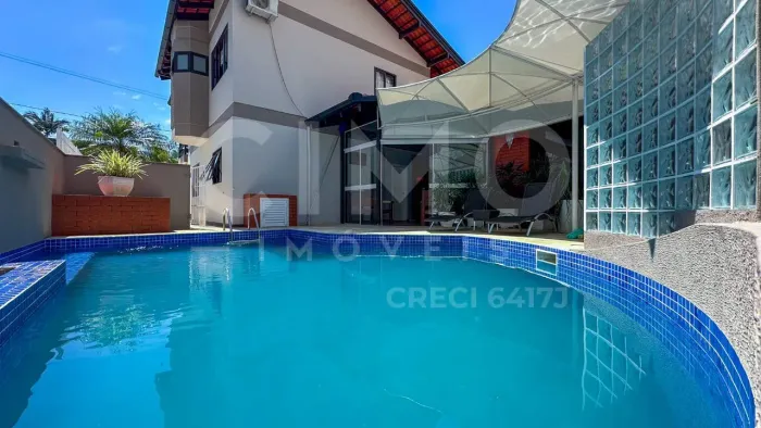 Casa com Piscina à Venda no Bairro dos Estados Indaial | 260m²