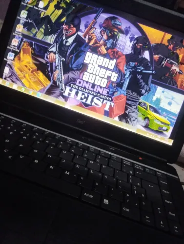 Vendo notebook windows 8.1 pro me ajude por favor tenho um sonho de compra um iPhone