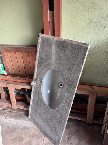 Pias de banheiro em granito