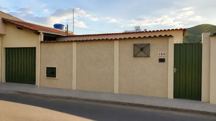 Centro Mateus Leme Casa+Barracao 3 quartos 2 banheiros aquecedor solar garagem portao elet