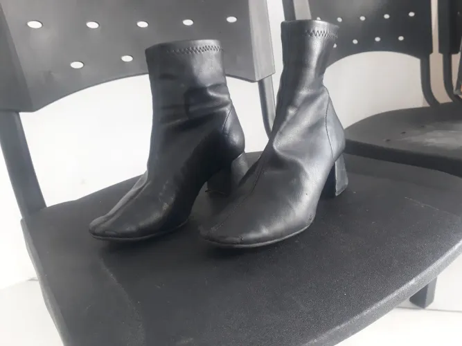 Bota feminina preta tamanho 34