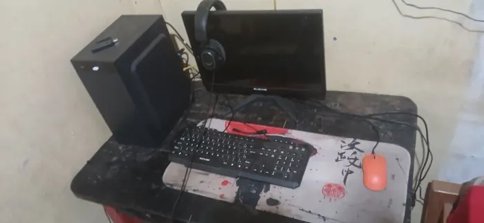 Vendo ou troco pc completo com monitor headset mouse teclado e mousepad