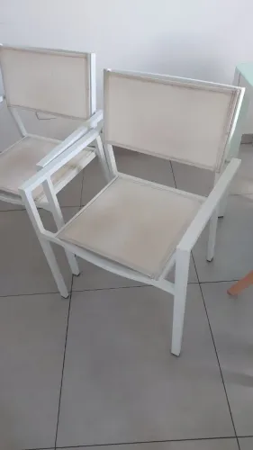 06 Cadeiras em alumínio e telado
