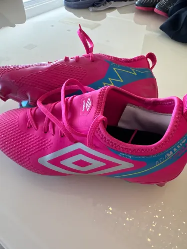 Chuteira umbro Adamant campo TAM 37