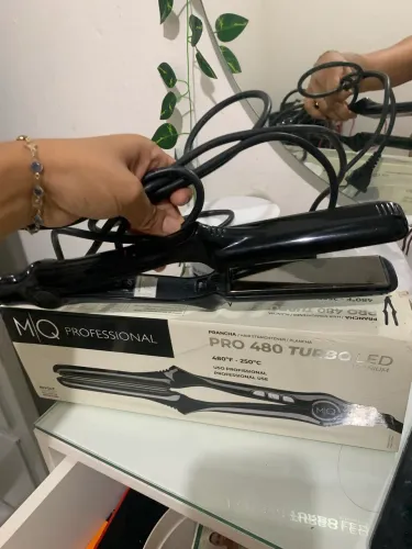 Prancha profissional MQ com caixa pouco tempo de uso nova