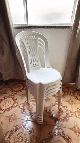 Cadeira de plástico