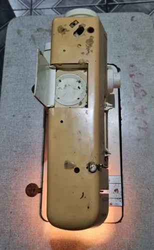 2 Máquina de costura precisa de manutenção