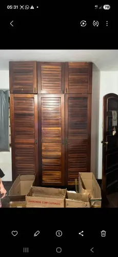 Vende-se guarda roupa em mogno 3 portas