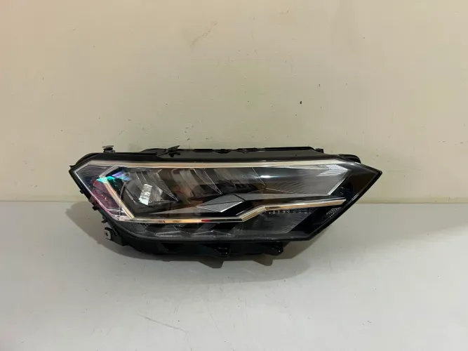 Farol direito Jetta 2019/2020/2021/2022