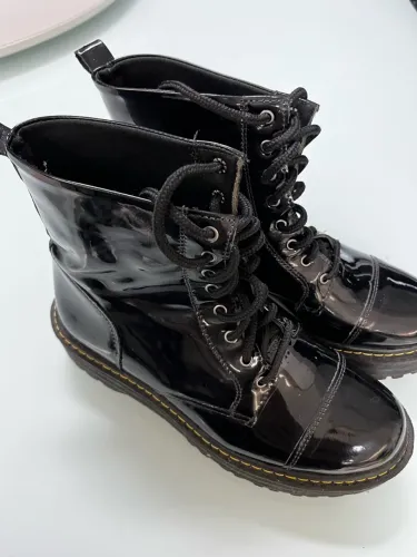 Coturno Feminino Preto Verniz Tratorado
