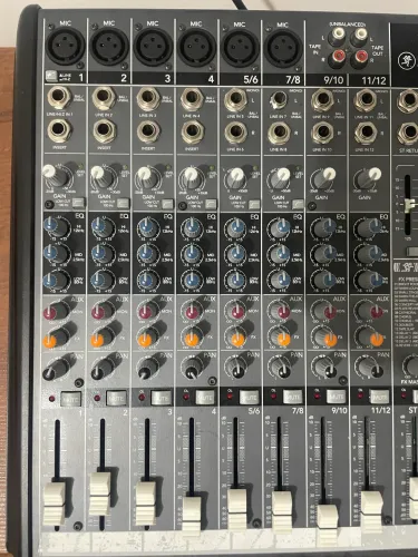 Mesa de som MACKIE PROFX 12
