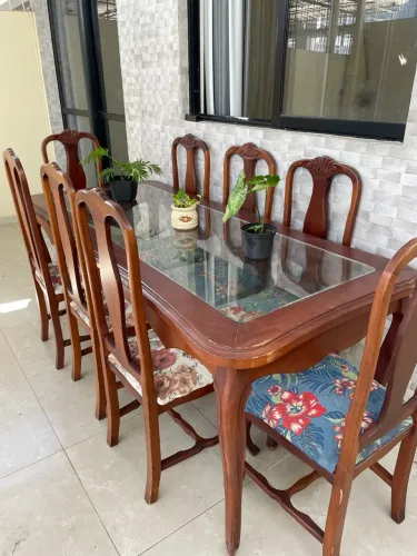 MESA DE JANTAR COM 8 CADEIRAS MADEIRA