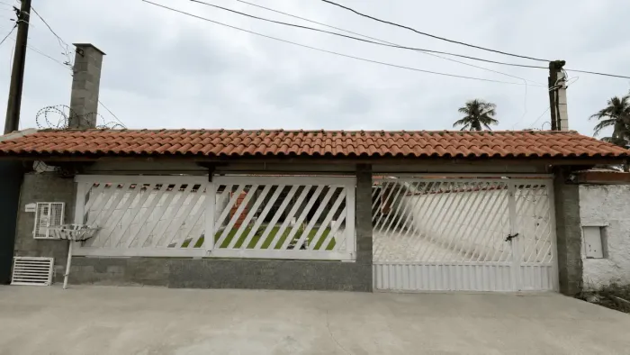 Casa à venda com piscina, 2 quartos, sendo 1 suíte - Bertioga/SP