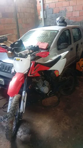 Vendo ou troco WR 200R,troco por motor de popa