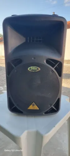 Caixa ativa berhinger 12p.