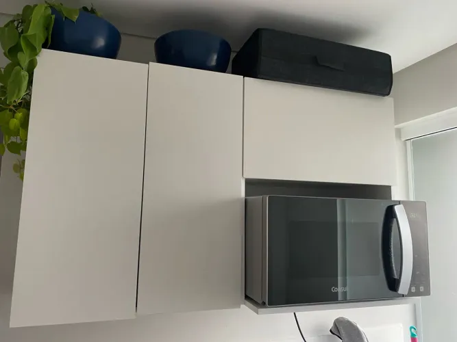 Armário com suporte para microondas