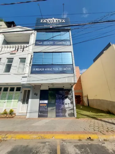 Prédio comercial com 3 salas no Shopping Jaguary - Bragança