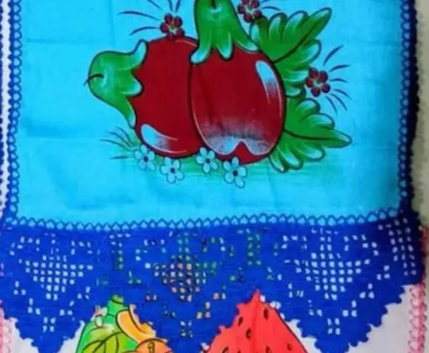 Guardanapo com beira crochê