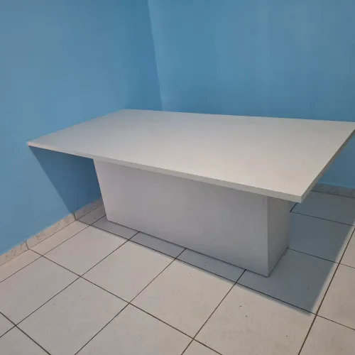 Mesa  de jantar ou escritório  largura  1um metro por 2 altura 78 altura padrão 