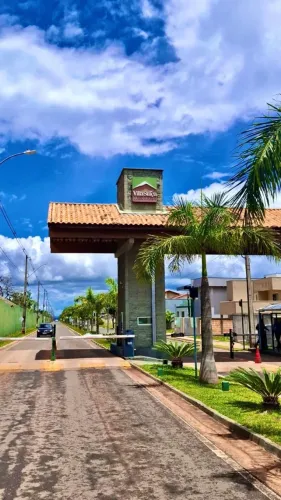 Cidade Ocidental - Casa nova de três quartos em condomínio fechado