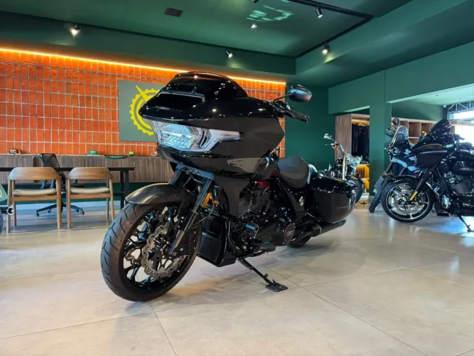 ROAD GLIDE ST FLTRXSTSE PRETA 2024/2024