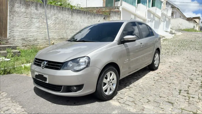 Volkswagen Polo Sed. Comfort. 1.6 MI Tot. Flex 8V 2013