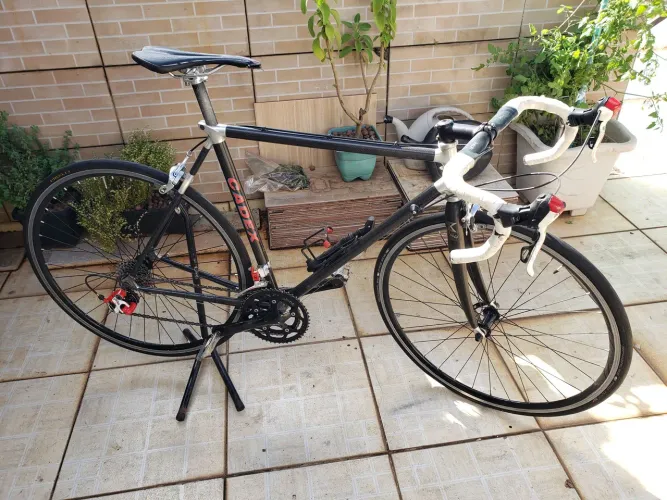 Raríssima Cadex 980c carbono, pode ser sua!