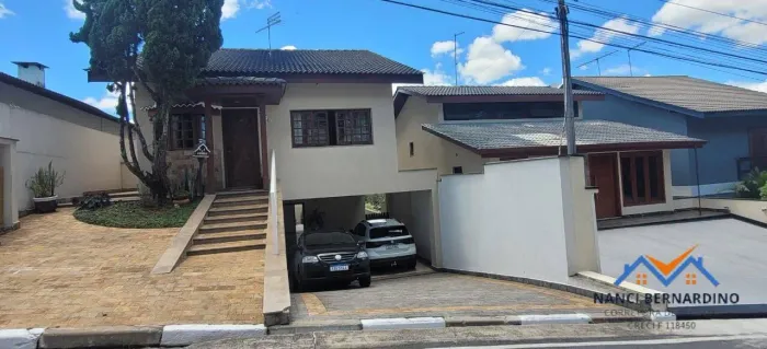 Casa de Alto Padrão à Venda no Condomínio Arujá IV