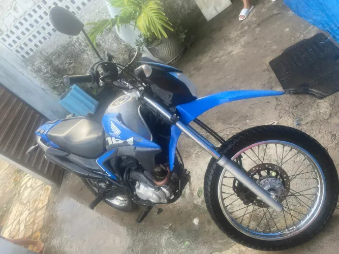 Bros 160 em perfeito estado ( 18.000 negociável).