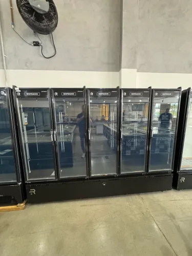 AUTO SERVICO VANGUARD RESFRIADOS 5 PORTAS PRETA - PRETO INTERNO novo com garantia 