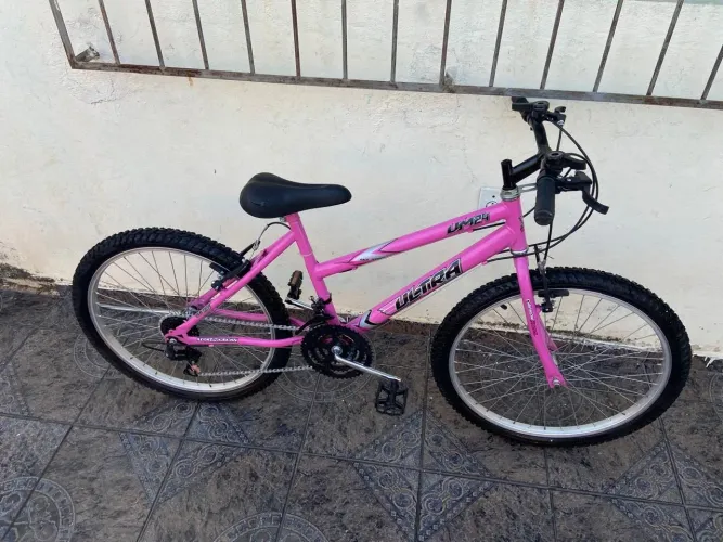 Bicicleta aro 24 feminina 18 marchas em Excelente estado!