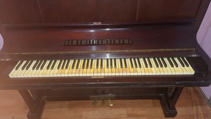 ? Piano Acústico Essenfelder Original - Madeira Maciça - Excelente para Restauração