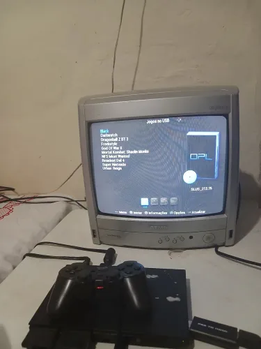Ps2 em perfeito estado. Cabo av, cabo HDMI, 20 JOGOS. Uma TV de tubo. 2 memória cards