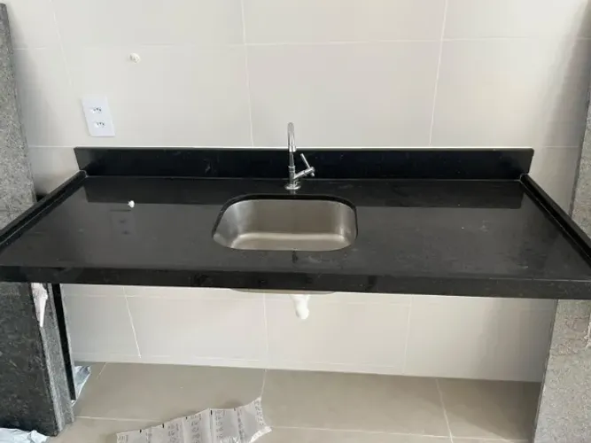 Bancada/pias em São Gabriel e tanque Celita