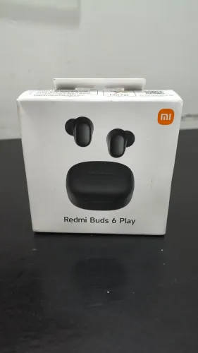 Fone de ouvido Redmi Buds 6 Play.