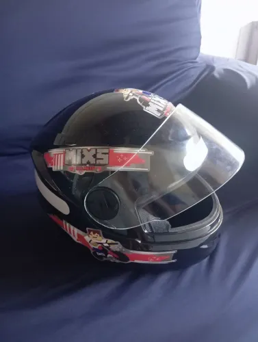Capacete infantil novo