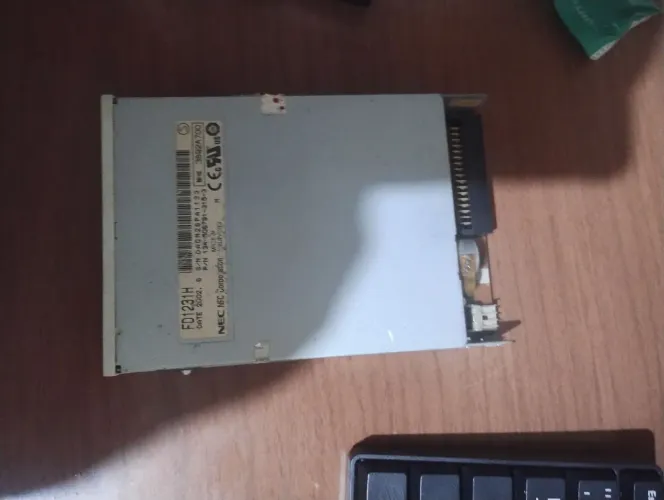 Drive de disquete computador 486 ou mais recente 